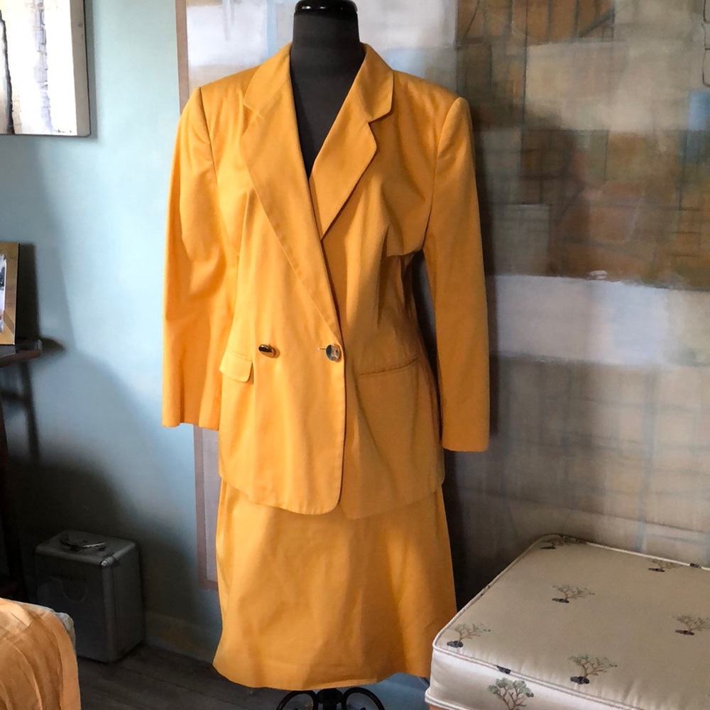 Les Copains Yellow Cotton Skirt & Blazer